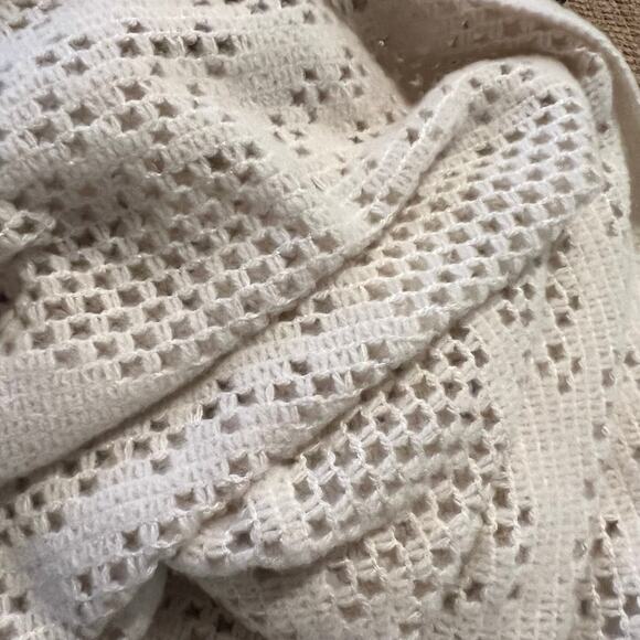 Pine Cone Hill Ivory Acrylic Blend Fringed Blanket Throw - Picture 5 of 5